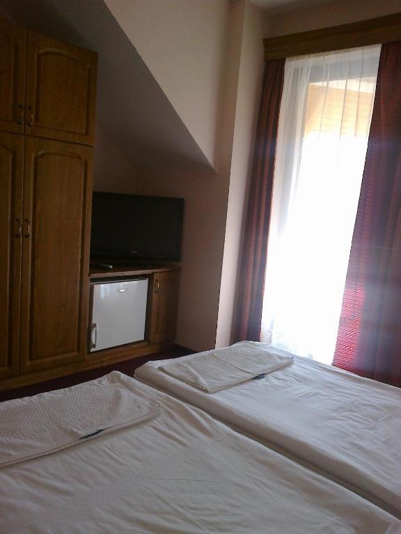 Gyoergyey Kastely Panzio Es Etterem Hotel Tapiogyorgye Room photo